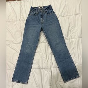 Abercrombie 90’s Straight Ultra High Rise